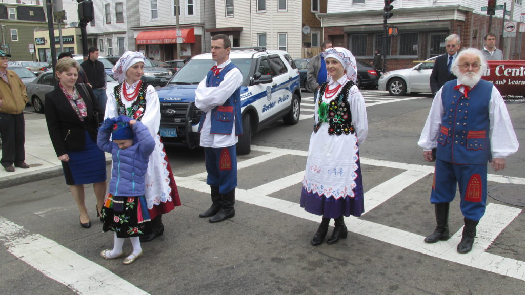 Picturesque Polish folk garb wearers line up for the procession at the 2016 Polish Fest. (Photo by Rick Winterson)